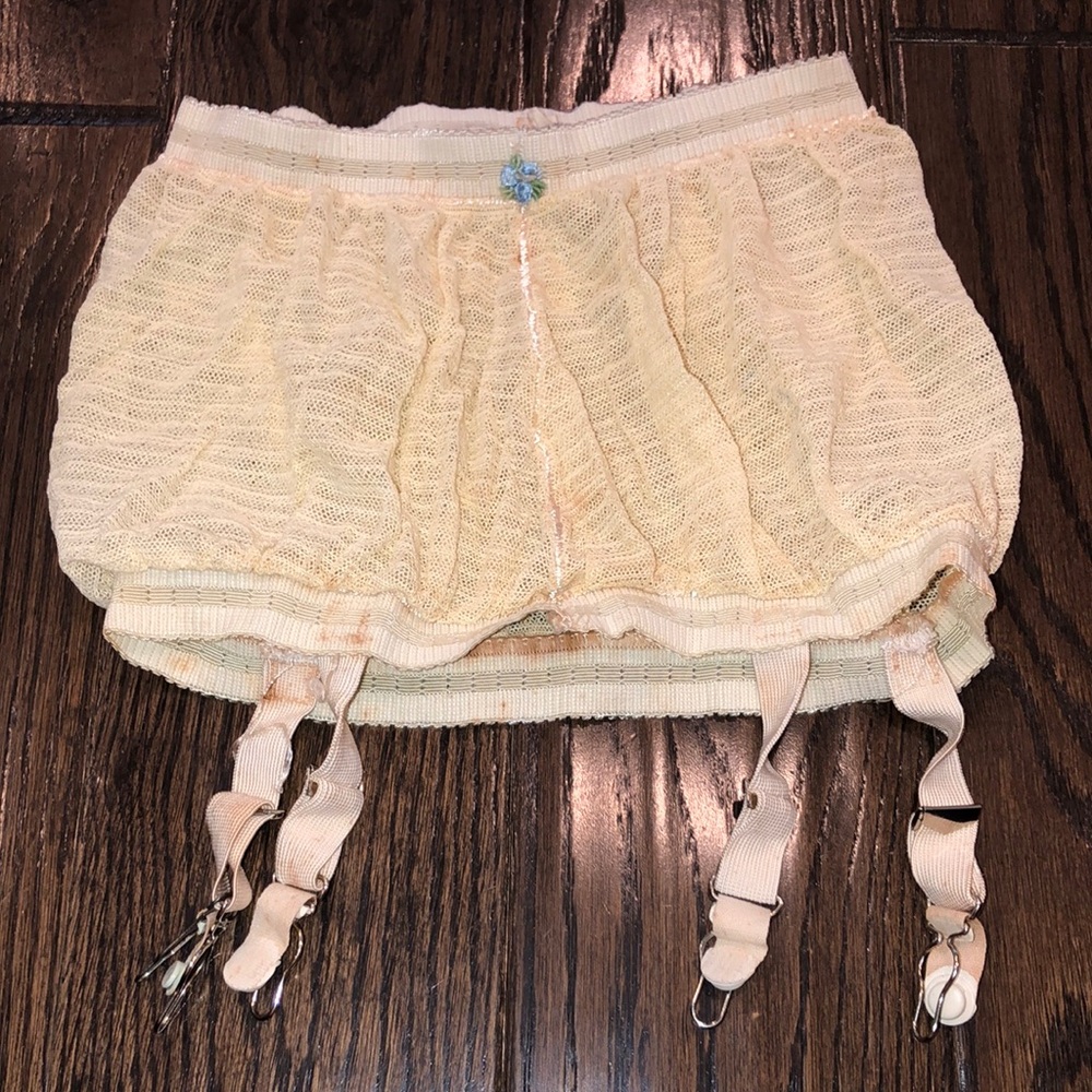 Vintage antique garter belt size 32-34